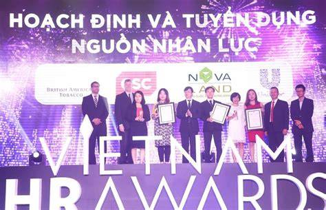 DOANH NGHIỆP BĐS ĐOẠT 3 GIẢI TẠI VIỆT NAM HR AWARDS 2016